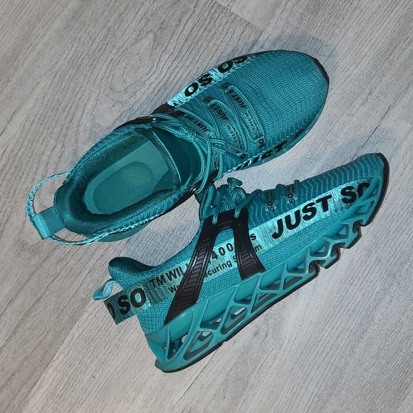 W8 Shoes - Picture 1 of 4